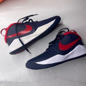 Nike boys brand new team hustle d 9 navy red sneakers 4y or 6y tennis shoes